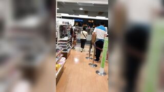 お嬢さんの逆さパンチラ動画 静止画 ２０４ voyeur jp 01
